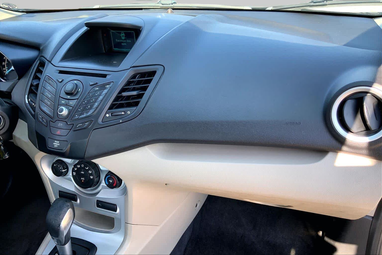 Used 2014 Ingot Silver Metallic Ford SE image 15
