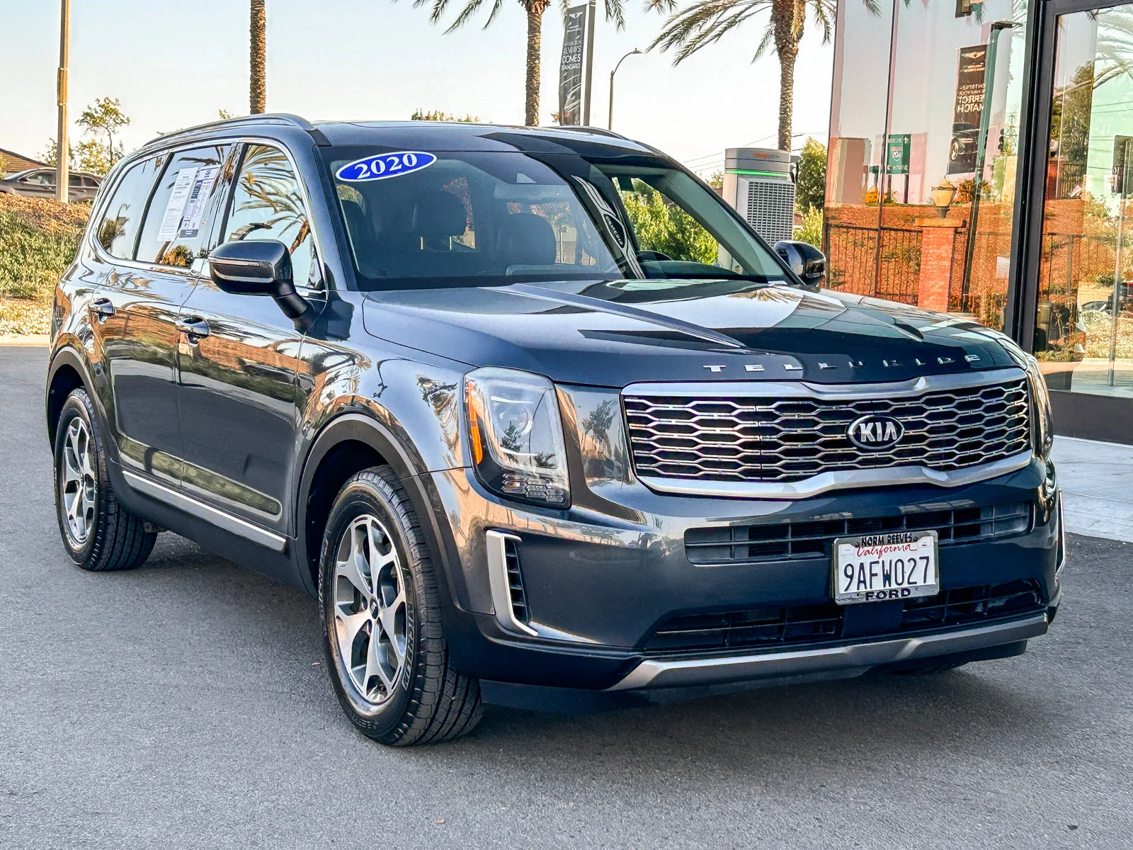 Used 2020 Gravity Grey Kia EX image 3
