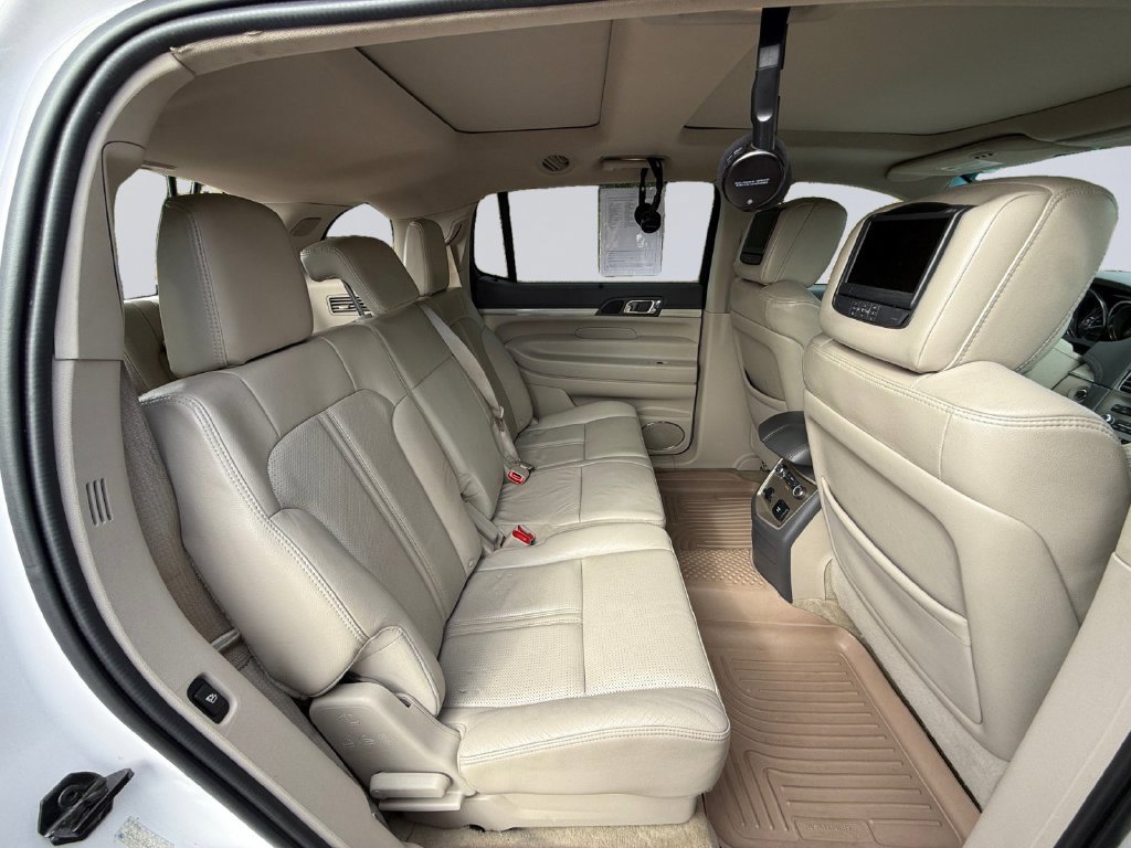 Used 2011 White Lincoln EcoBoost image 19