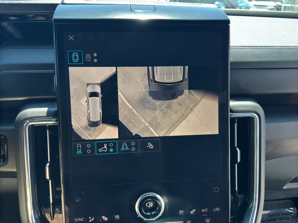 Used 2025 White GMC Denali image 32