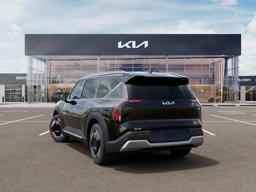 New 2026 Ebony Black Kia Wind image 4