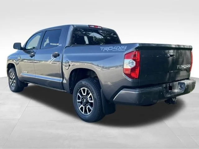 Used 2018 Gray Toyota SR5 image 3