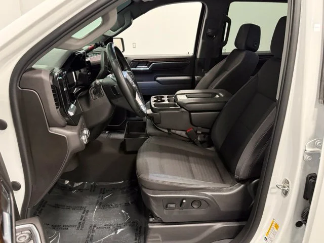Used 2023 White GMC Elevation image 11
