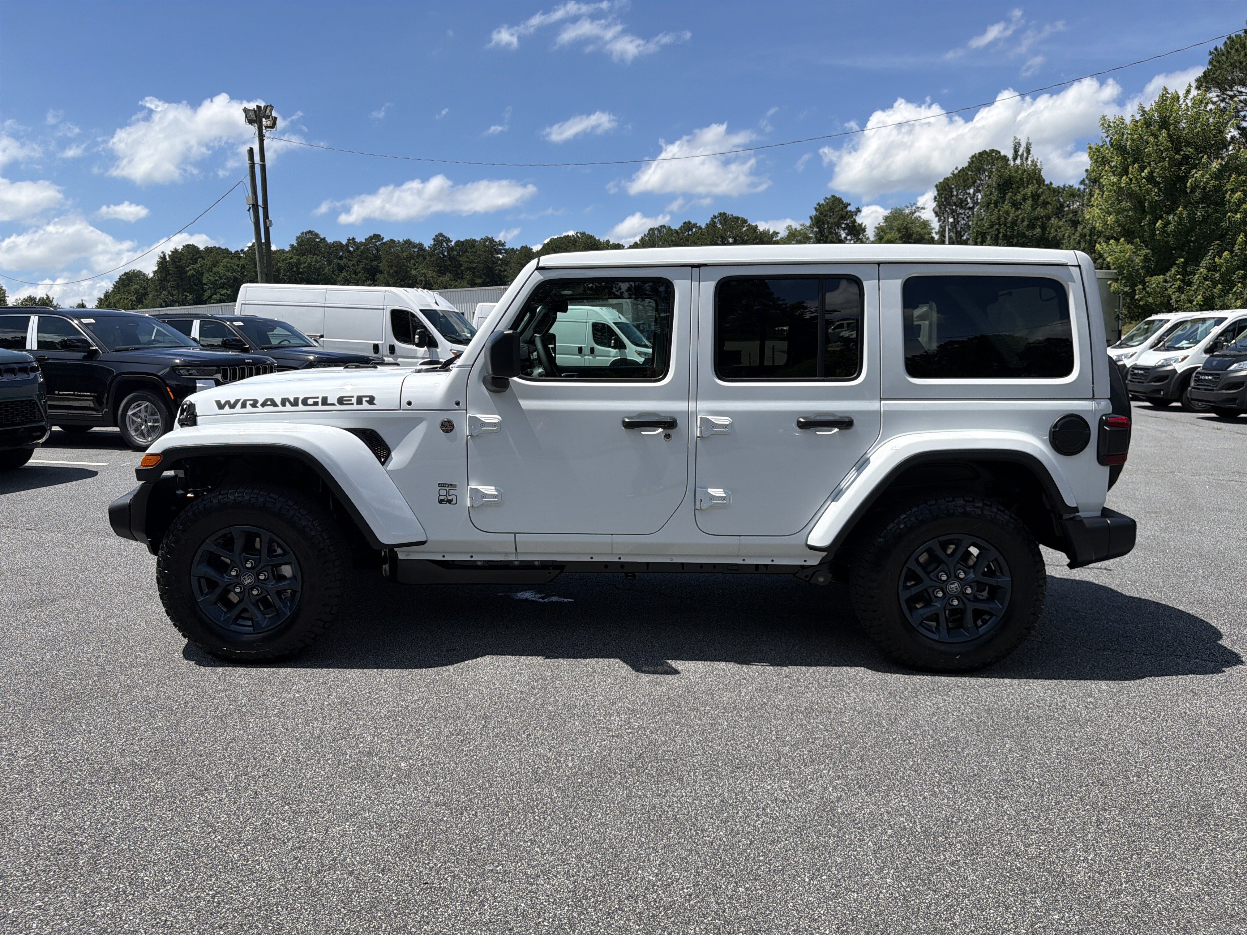 New 2026 Bright White Clear-Coat Exterior Paint Jeep 85th Anniversary Edition image 4