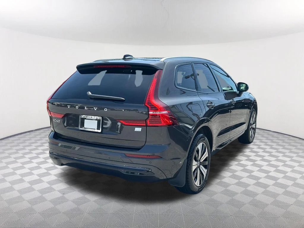 Used 2023  Volvo T8 Core Bright Theme image 5
