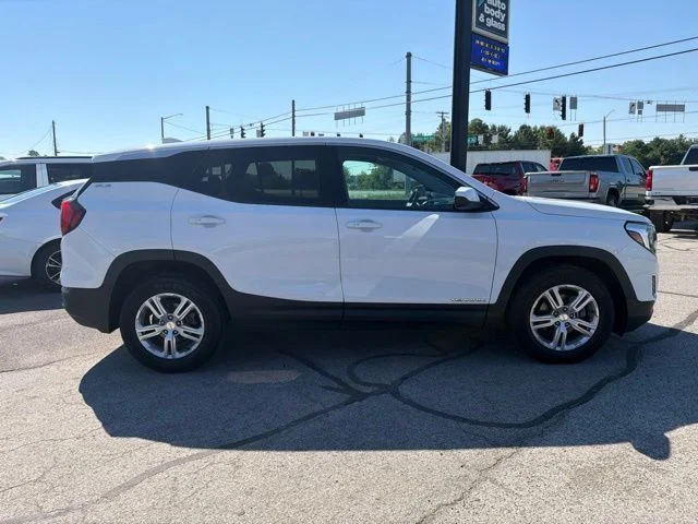 Used 2018 White GMC SLE image 5