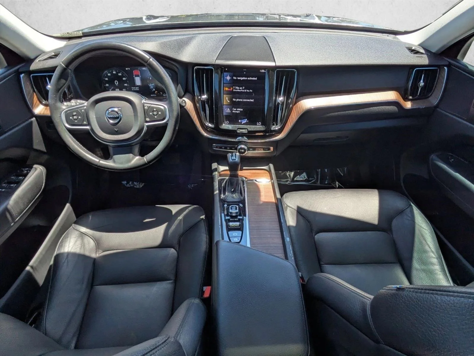 Used 2021 Osmium Grey Metallic Volvo Momentum image 16