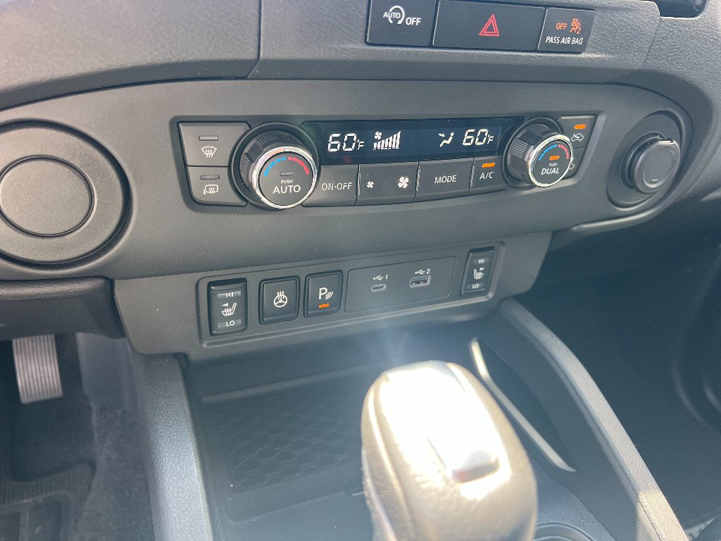 Used 2024 Glacier White Nissan SL image 26
