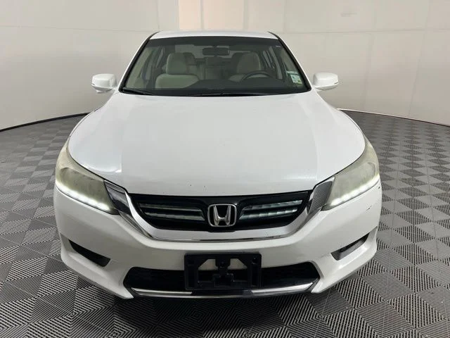 Used 2015 White Honda  image 2