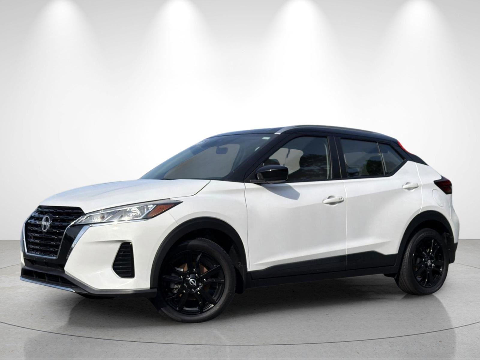 Used 2023 Aspen White Tricoat/Super Black Nissan SV image 1
