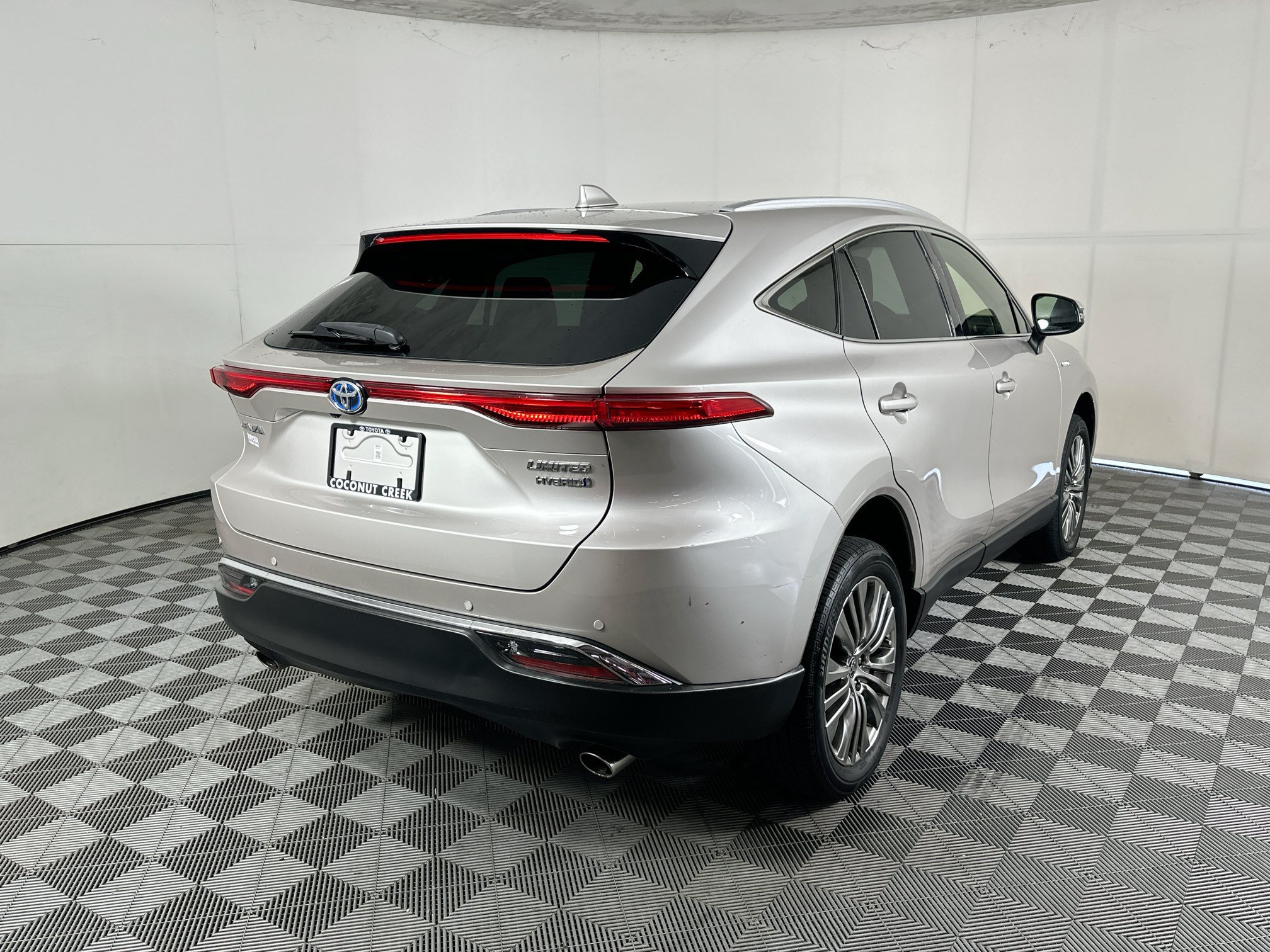 Used 2021 Titanium Toyota Limited image 3