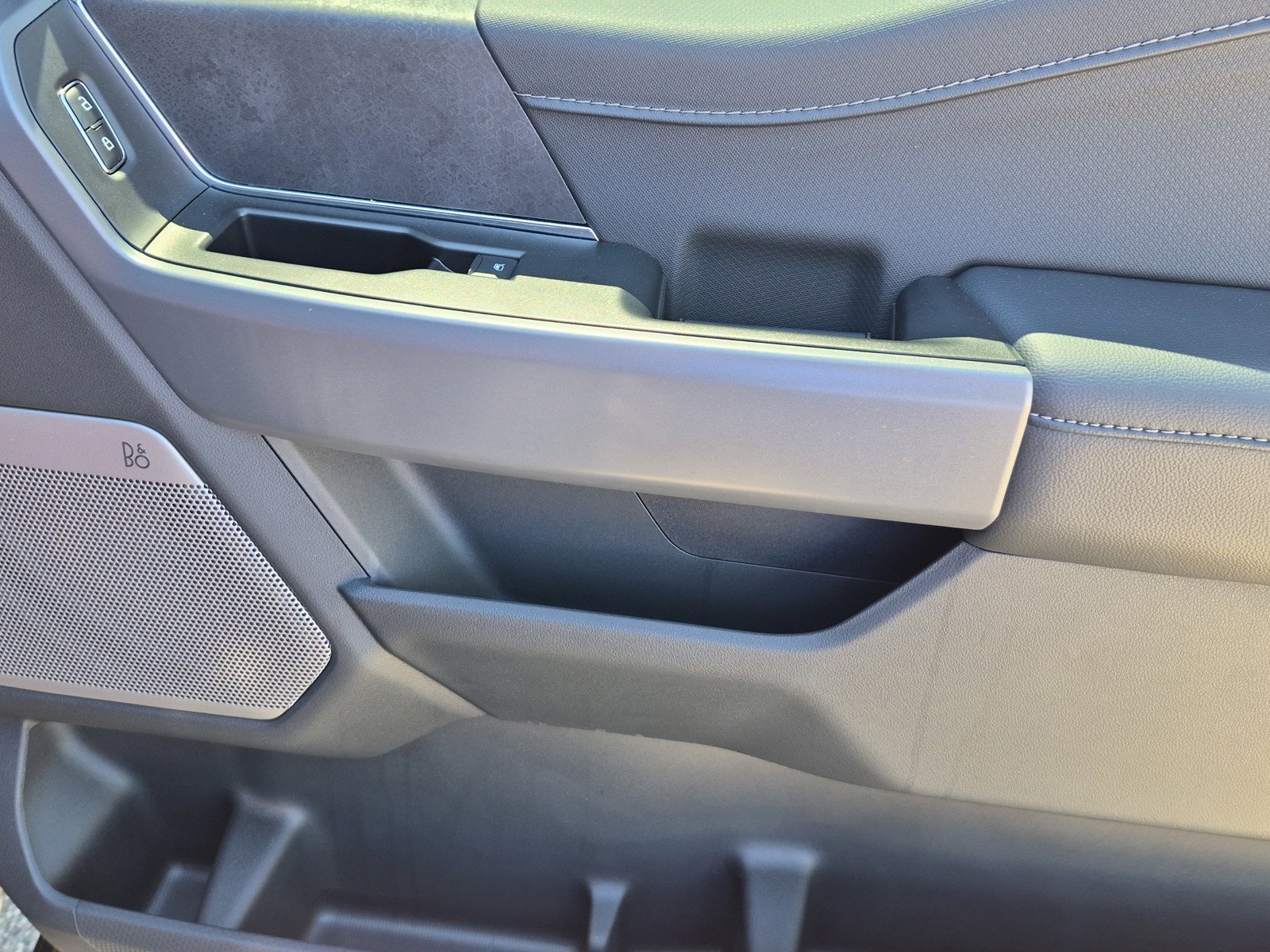 New 2026 Agate Black Metallic Ford XLT image 10