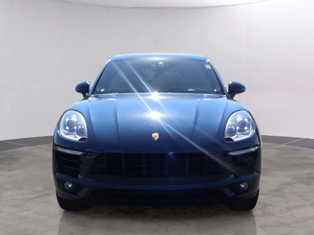 Used 2018  Porsche Base image 6