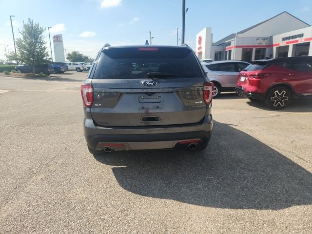 Used 2017 Magnetic Ford XLT image 2