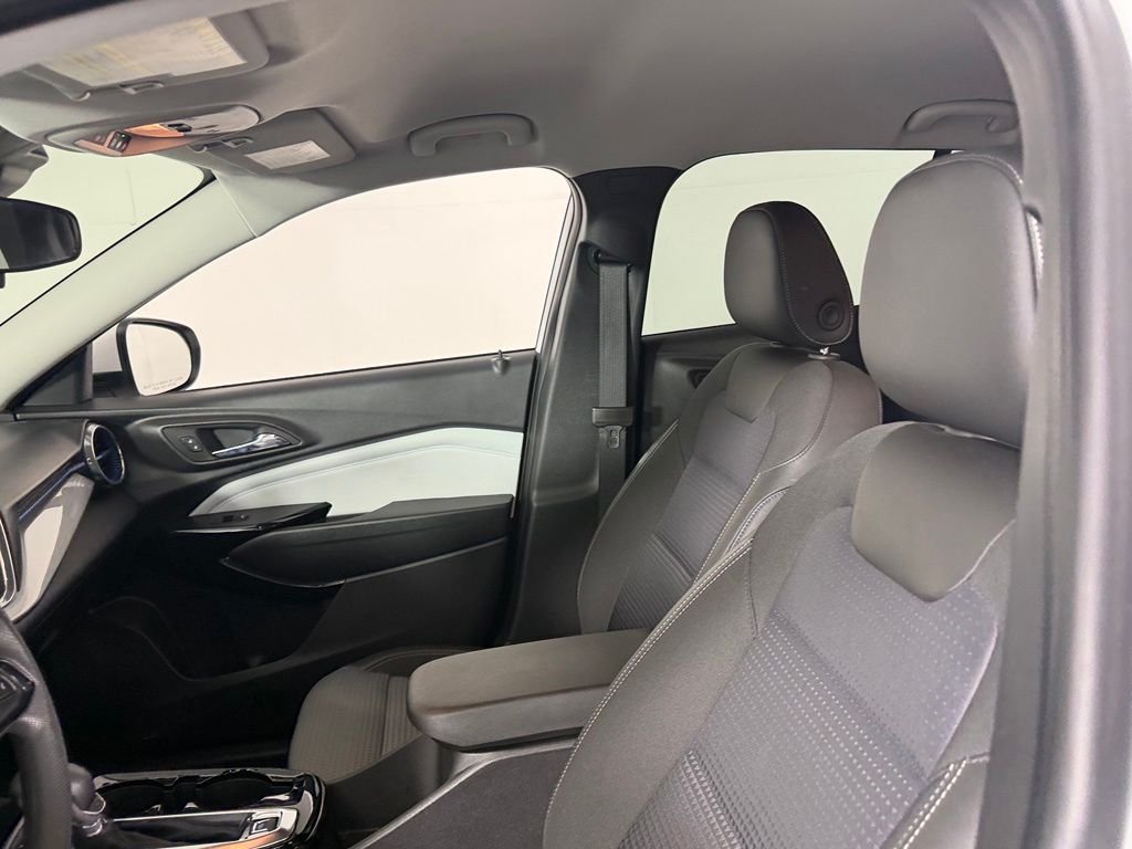 2025 Chevrolet Trax LT - Photo 23