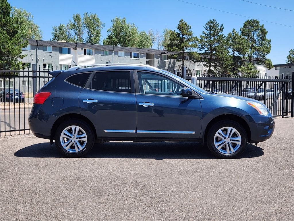 Used 2013 Blue Nissan SV image 4