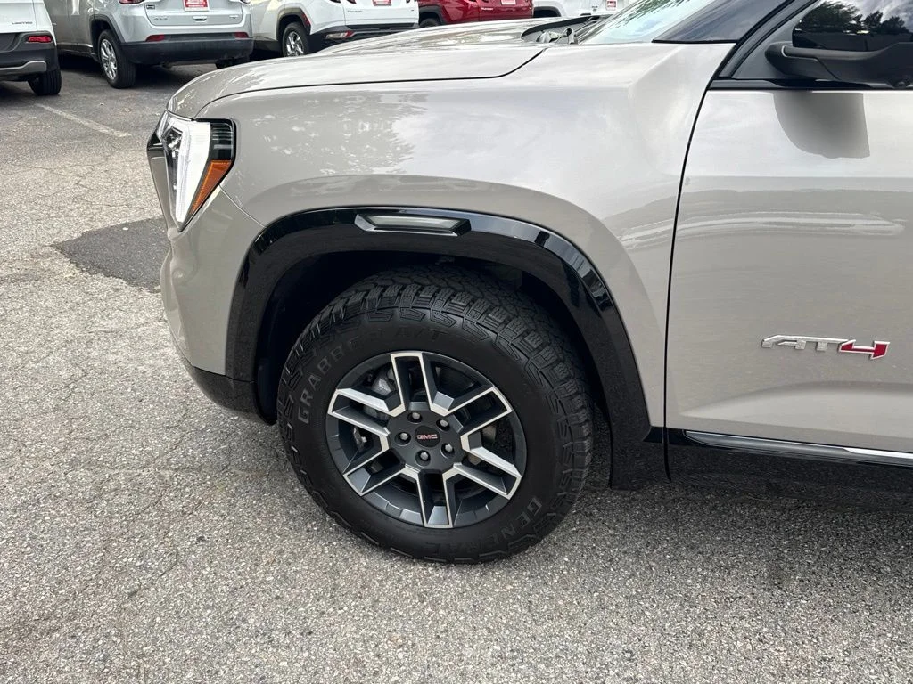 Used 2026  GMC AT4 image 3