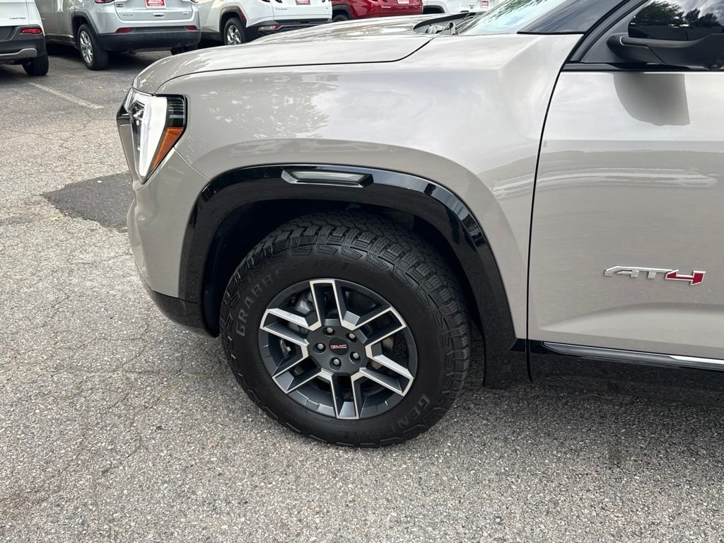 Used 2026  GMC AT4 image 3