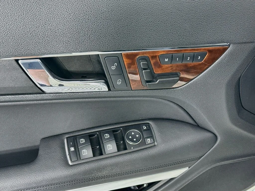 Used 2010  Mercedes-Benz E 350 image 19