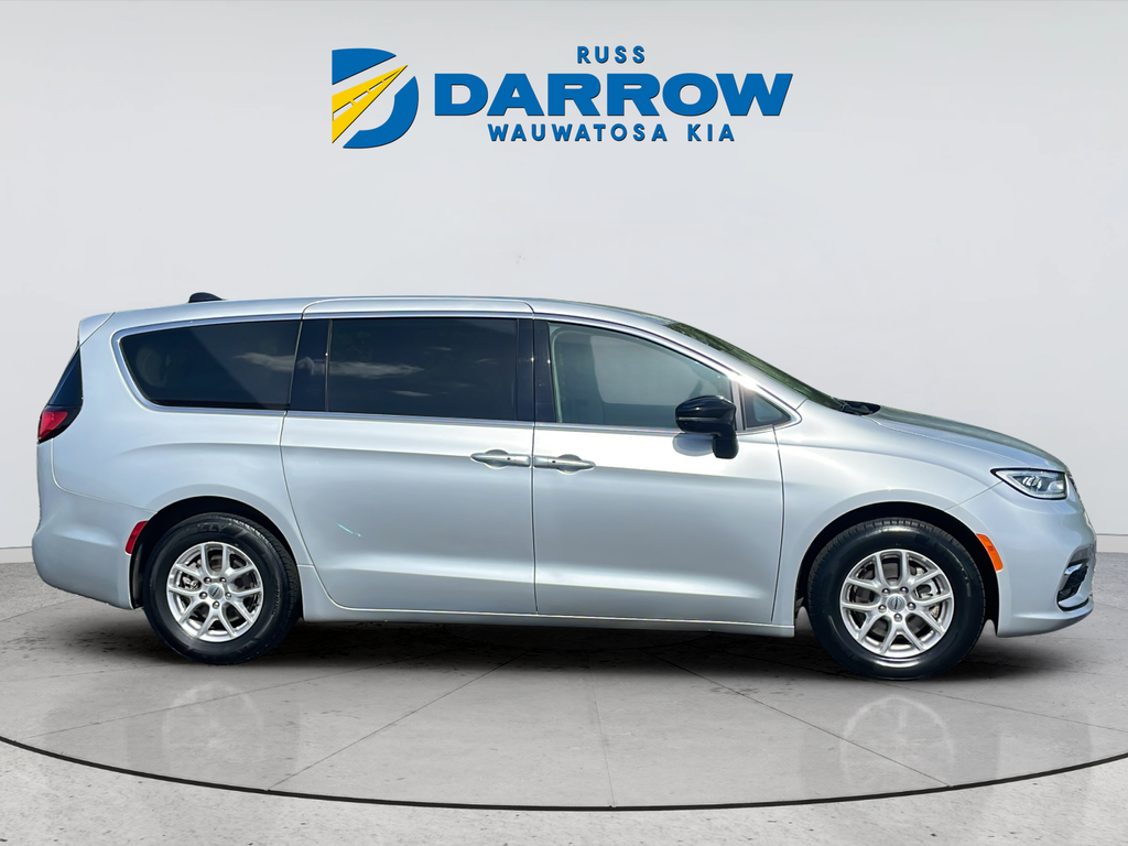 Used 2024 Silver Chrysler Touring L image 6