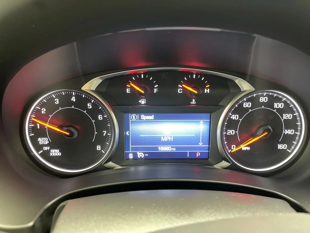 Used 2024 White GMC SLE image 21