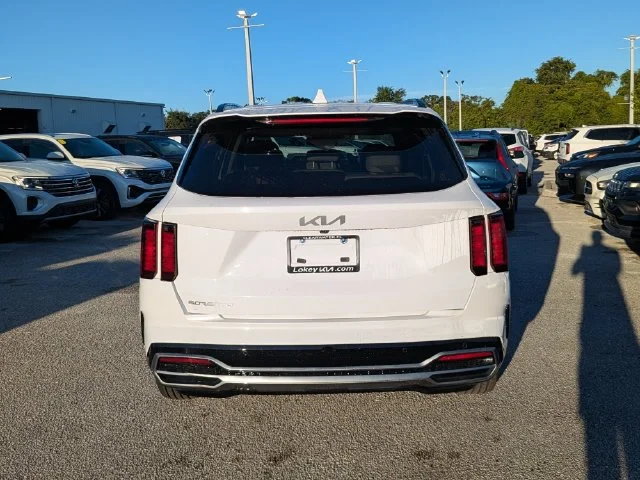 Used 2023 White Kia S image 5