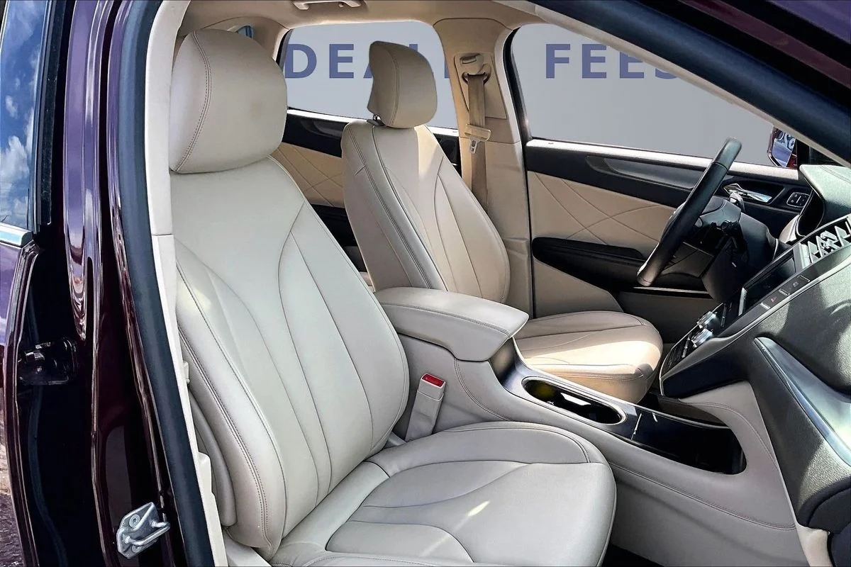 Used 2019 Red Lincoln Standard image 30