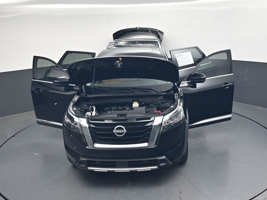 Used 2025 Black Nissan Platinum image 47