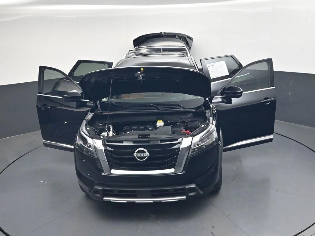 Used 2025 Black Nissan Platinum image 47