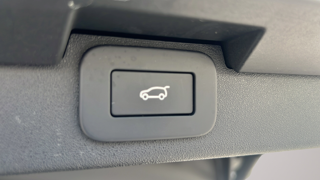 Used 2025 Black Land Rover S image 17
