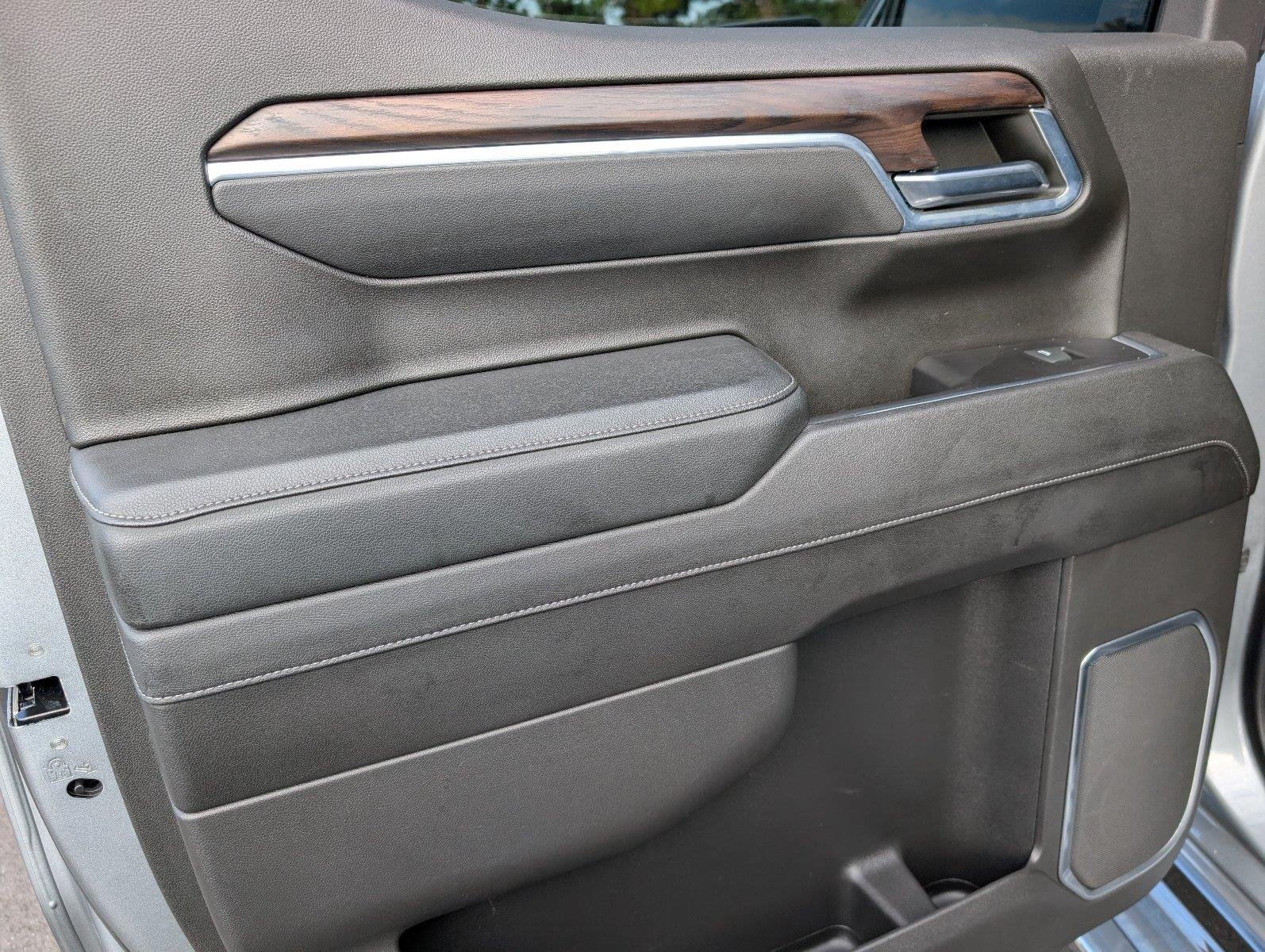 Used 2023 STERLING METALLIC GMC SLT image 36