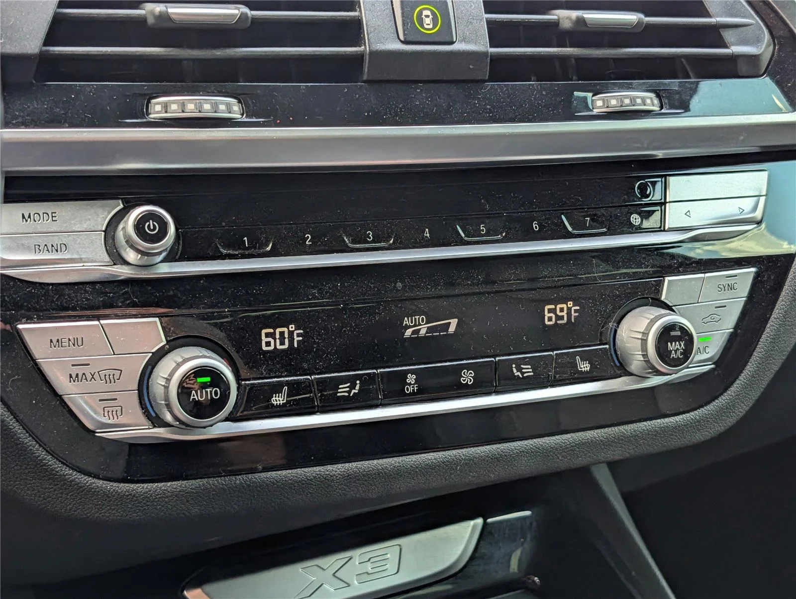 Used 2020 Black Sapphire Metallic BMW sDrive30i image 18