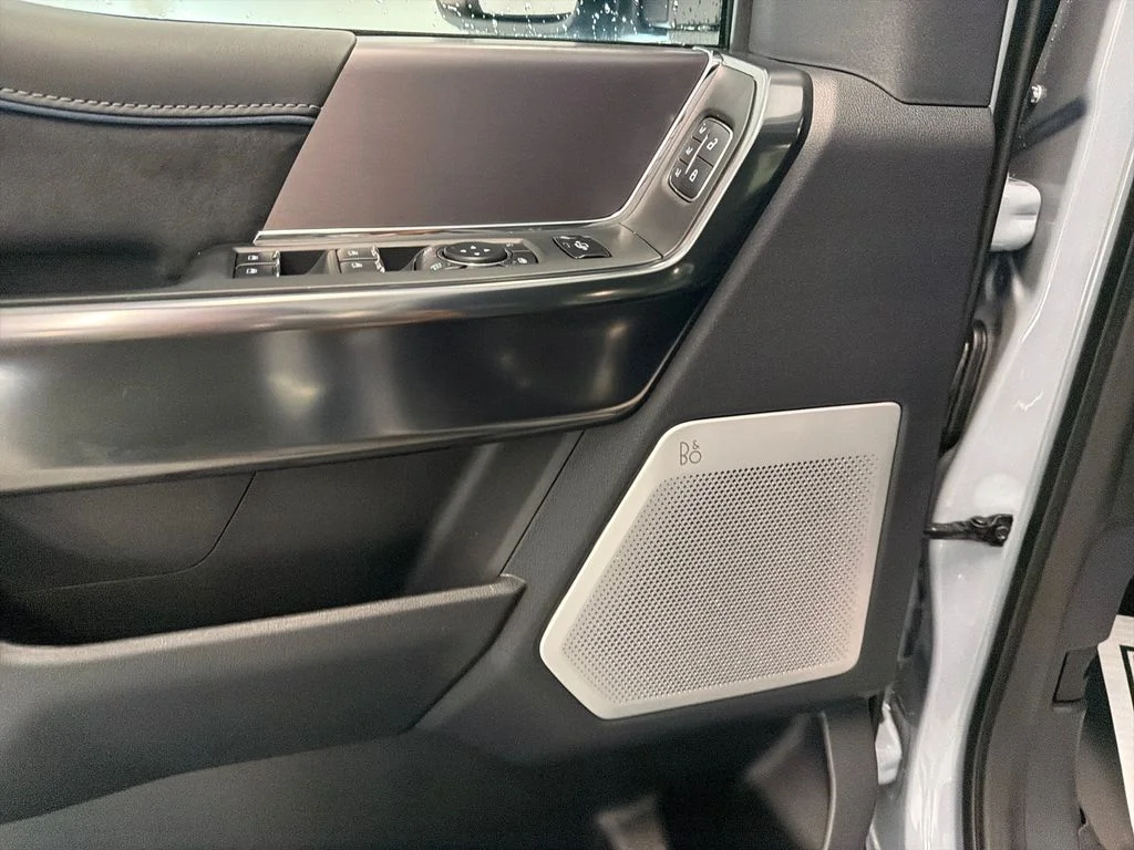 New 2026 Glacier Gray Metallic Tri-Coat Ford F-250® Platinum® image 14