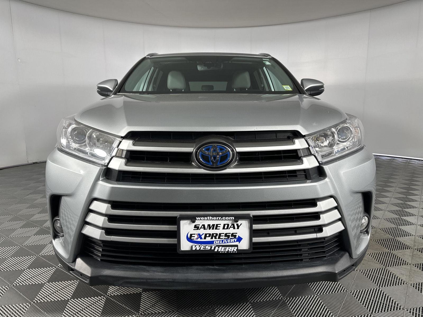 Used 2019 Celestial Silver Metallic Toyota XLE image 2