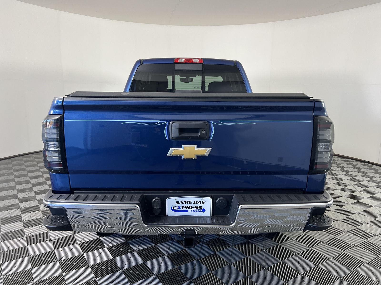 Used 2015 Deep Ocean Blue Metallic Chevrolet LTZ image 25
