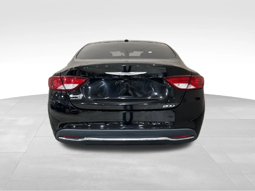 Used 2016 Black Chrysler Limited image 4