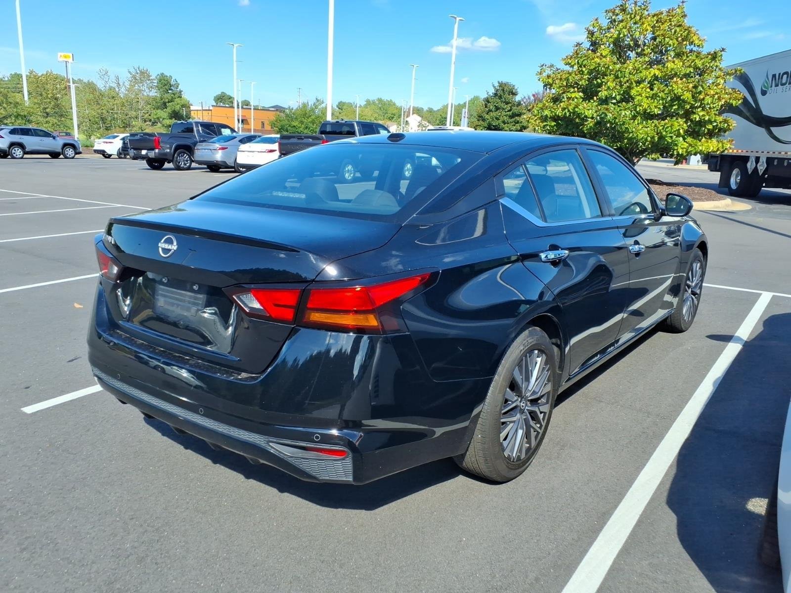 Used 2025 Super Black Nissan SV image 7