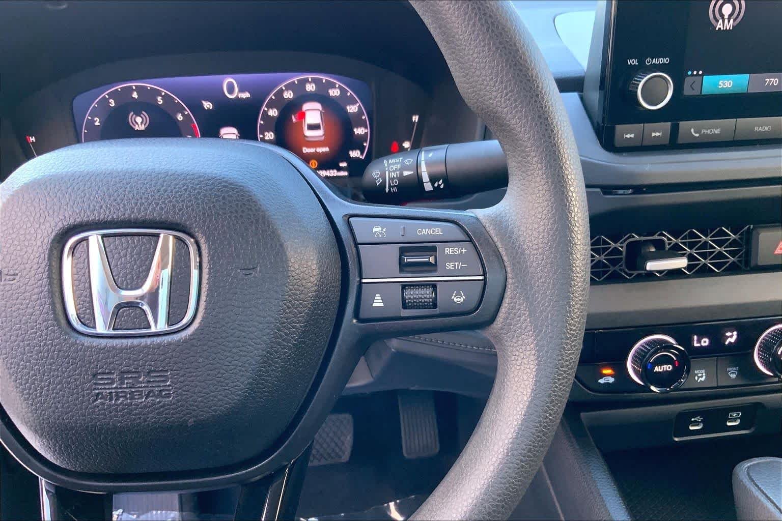 Used 2025 Platinum White Pearl Honda SE image 25