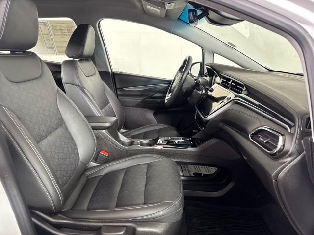 Used 2023 White Chevrolet 2LT image 4