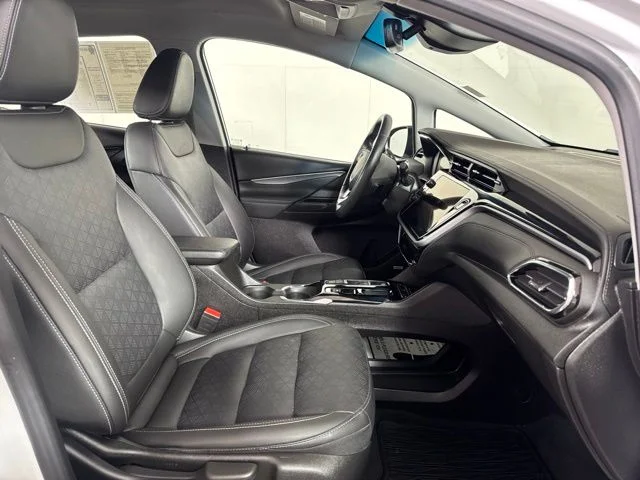 Used 2023 Summit White Chevrolet 2LT image 4