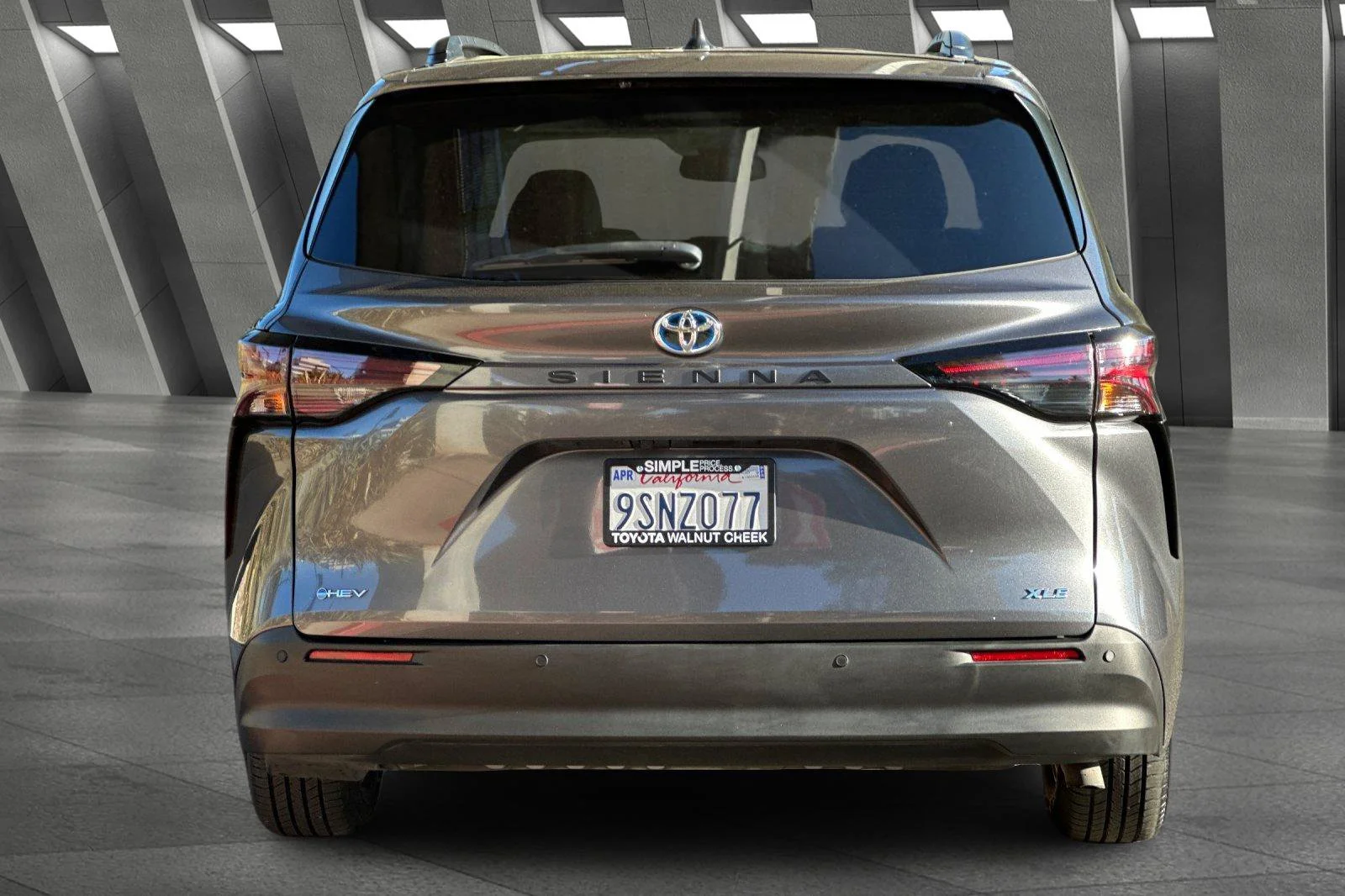 2025 Toyota Sienna XLE - Photo 12