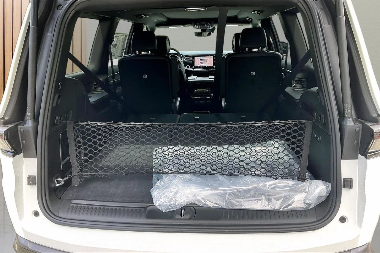 New 2026 Bright White Clear-Coat Exterior Paint Jeep  image 28