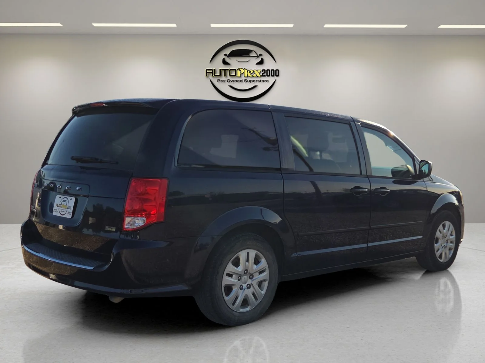 Used 2016 Blue Dodge SE image 7