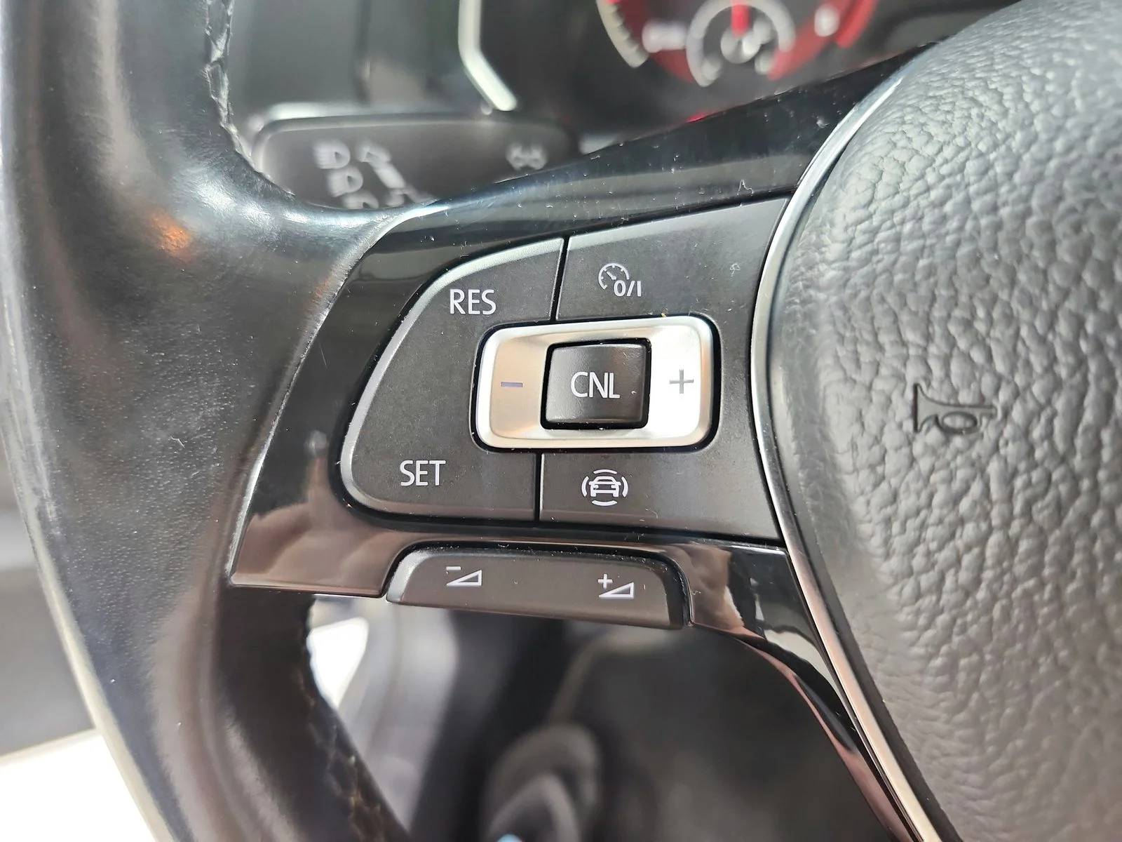 Used 2019 Gray Volkswagen 1.4T SE image 26