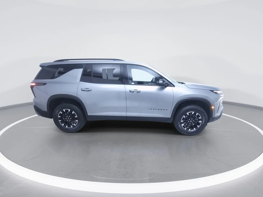 Used 2025 Gray Chevrolet Z71 image 2