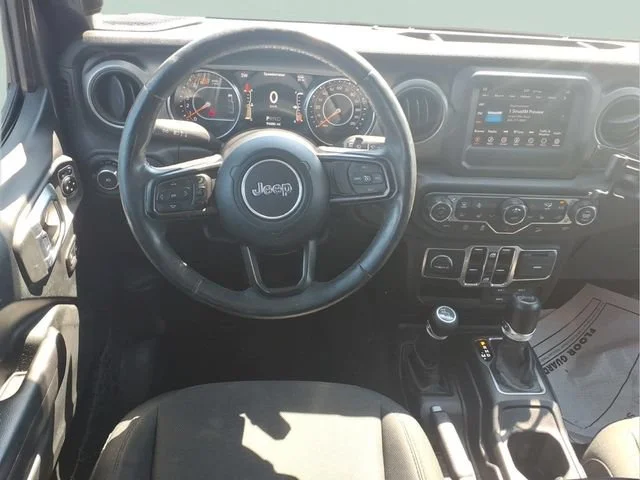 Used 2018  Jeep Sport S image 4