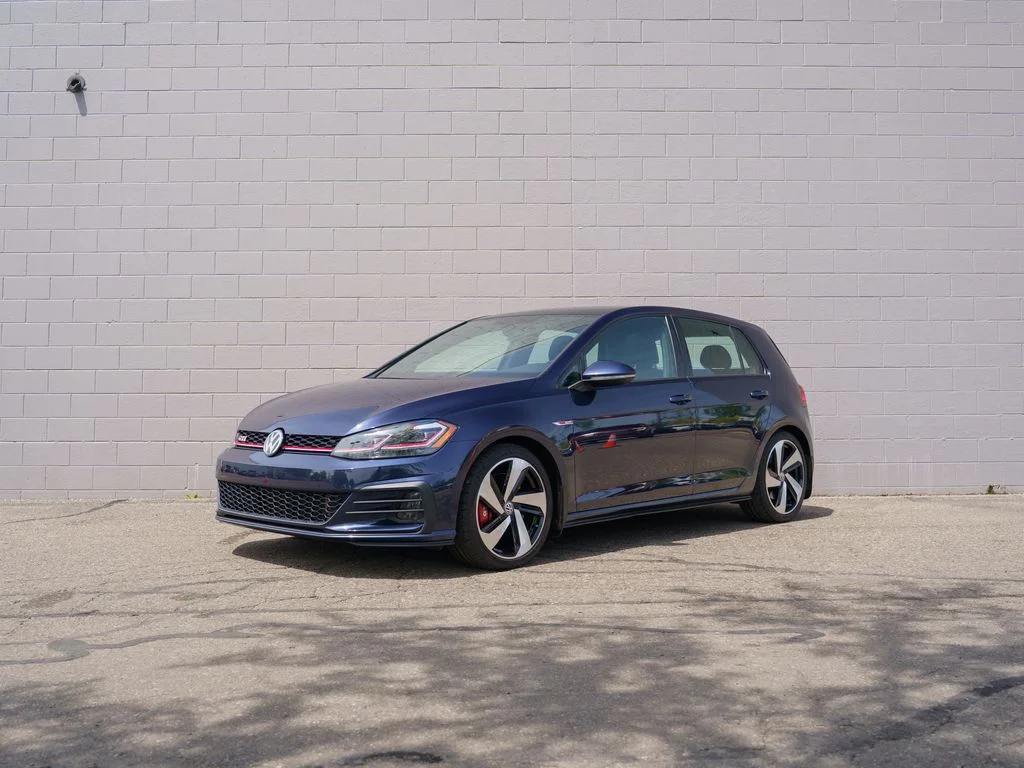 Used 2018 Blue Volkswagen 2.0T SE image 1