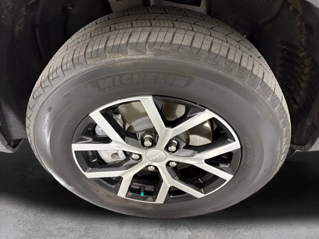 Used 2024 Silver Jeep Limited image 42