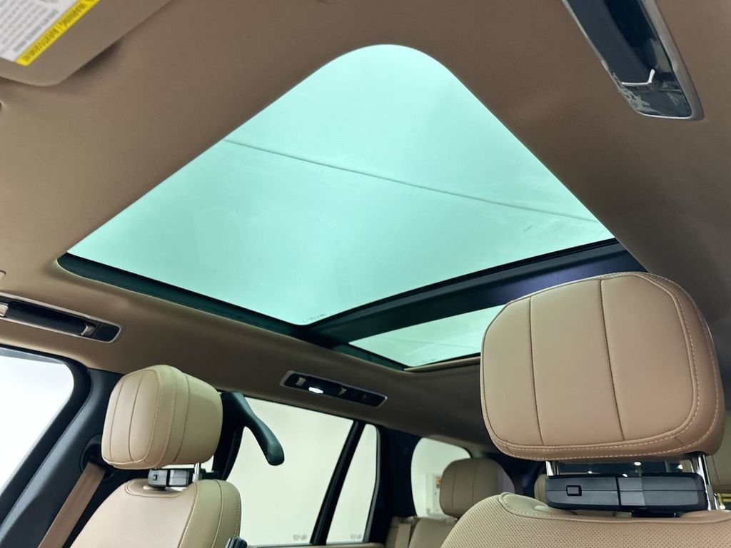 New 2026 Eiger Grey Metallic Land Rover SE image 11