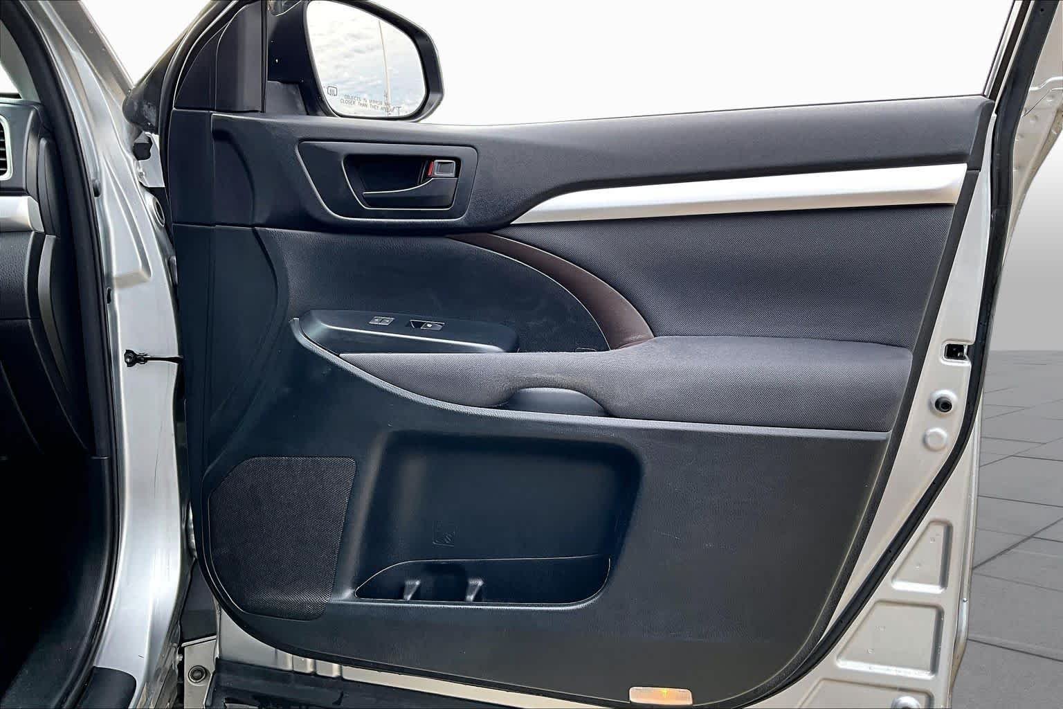 Used 2016 Silver Sky Metallic Toyota LE image 20